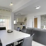 Ella * Ližnjan