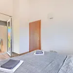 וילה Ella