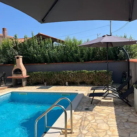 Ella Villa